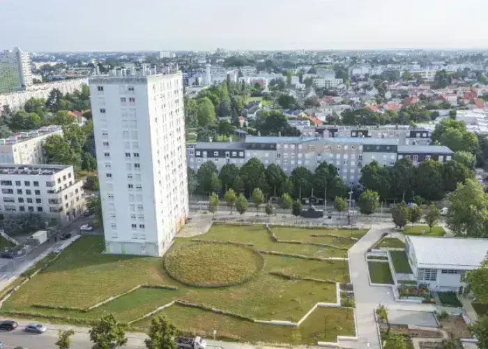 Le jardin des Lauriers avant