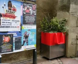 Un uritrottoir est implanté rue du Moulin à Nantes.