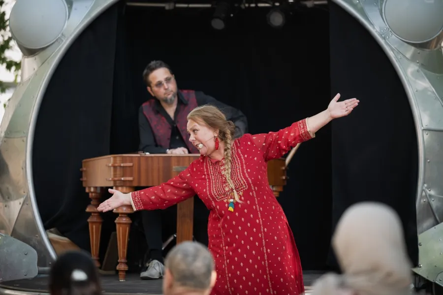 Cet été, des contes au coin de la rue avec la Lune rousse