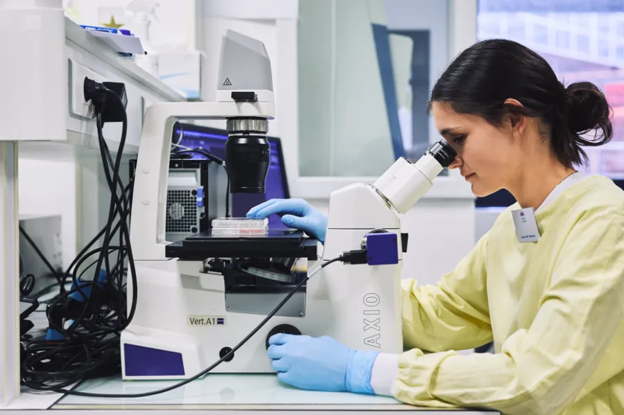 Mieux soigner : un contrat inédit pour accélérer la recherche en santé