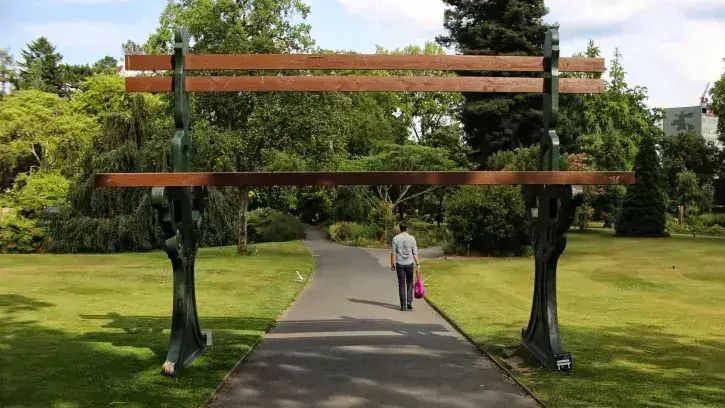 Banc géant de Claude Ponti