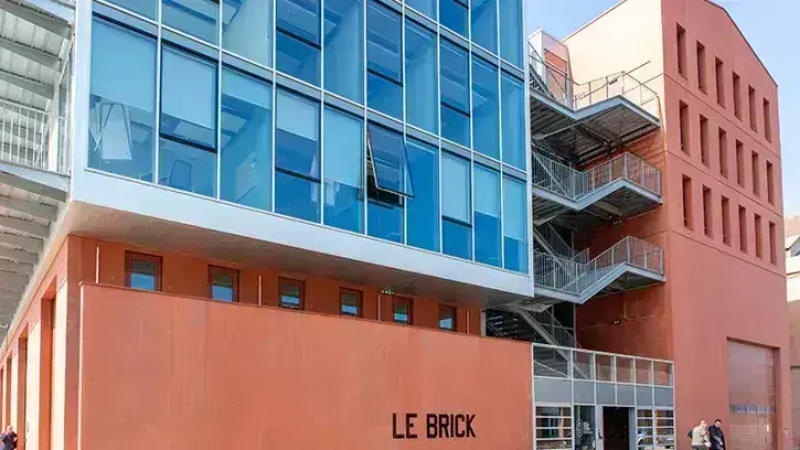 Le bâtiment Le brick, pépinière d'entreprises innovantes dédiée à la mer et au nautisme. 