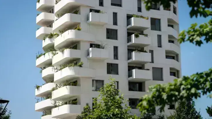 Les balcons de la résidence Duo des Cimes dans le quartier du Pré-Gauchet à Nantes.