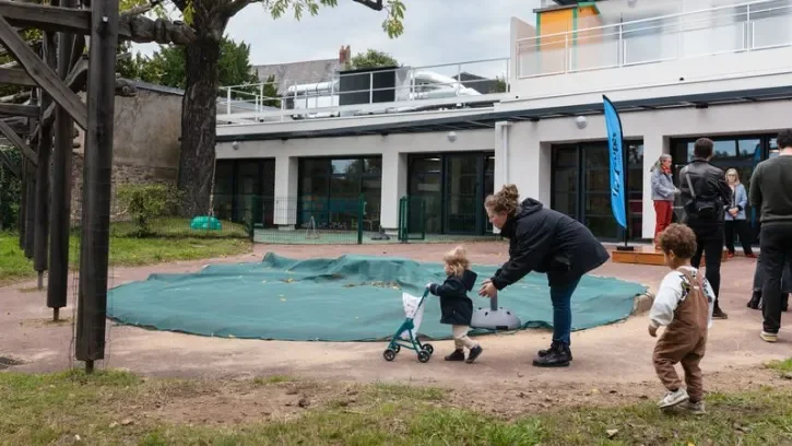 L'extérieur d'une crèche