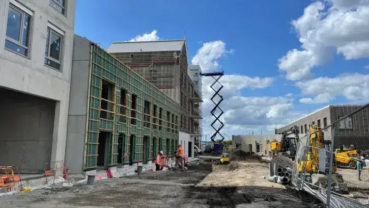 Des immeubles en construction sur l'île de Nantes.