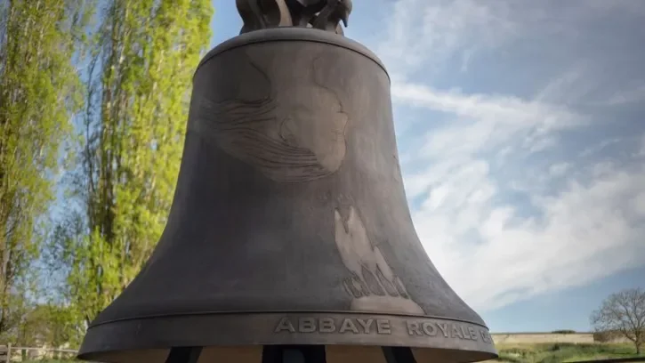 Une cloche de l'abbaye de Fontevraud. 