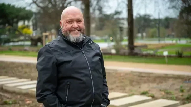 Le paysagiste Loïc Gatteau dans le nouveau jardin aménagé près du château, à Nantes.