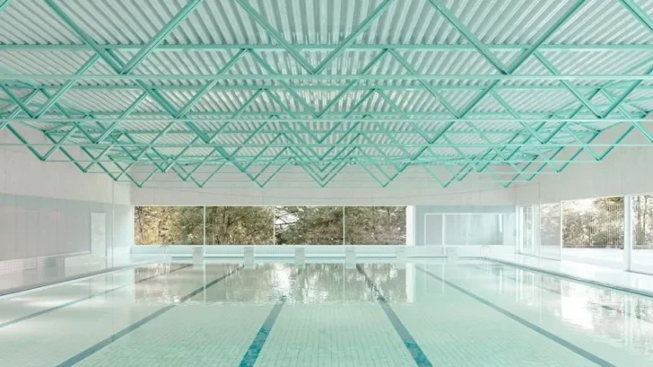 Perspective du bassin intérieur de la piscine des Dervallières.