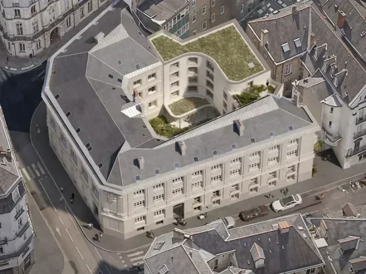 Vue aérienne de l'ancien bâtiment du Crédit municipal de Nantes réhabilité, à l'angle de la rue de Strasbourg et du Général Hautelocq.