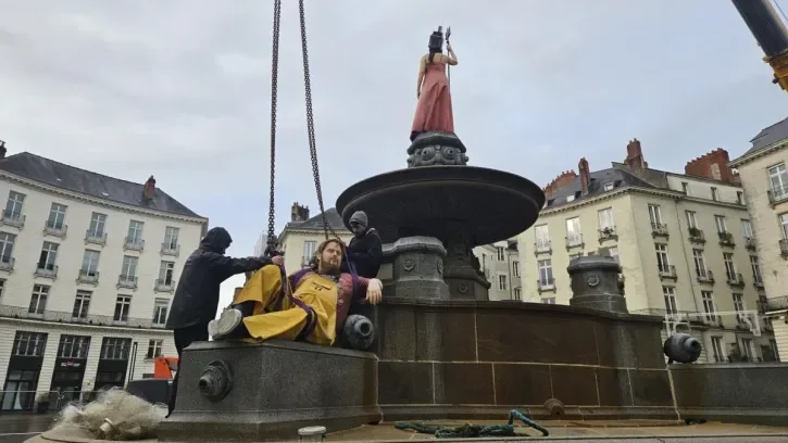 Les statues de Willem de Haan installées cet été dans le cadre du Voyage à Nantes ont quitté la fontaine de la Place Royale lundi 12 janvier 2026. 