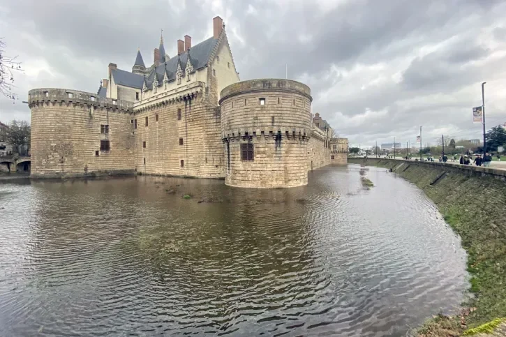 crue douves chateau inondation