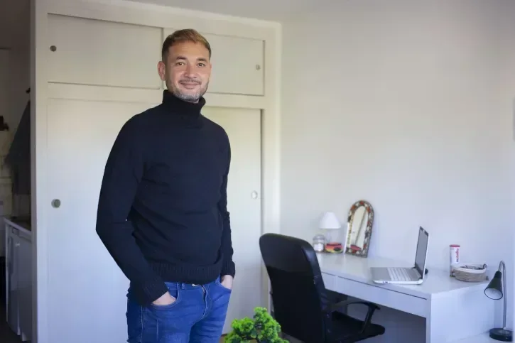 Un locataire dans son logement.