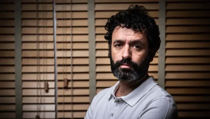 Portrait du réalisateur. 