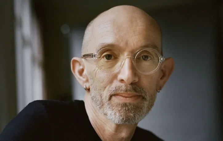 Portrait de l'écrivain Laurent Mauvigner.