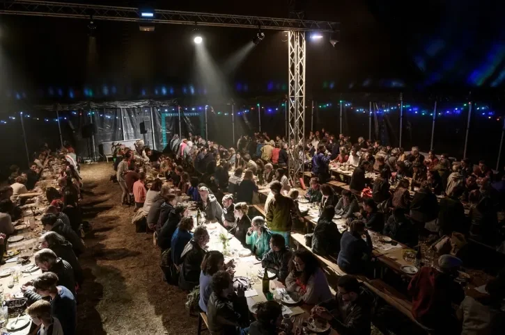 Un grand banquet.
