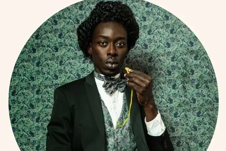 Autoportrait du photographe Omar Victor Diop