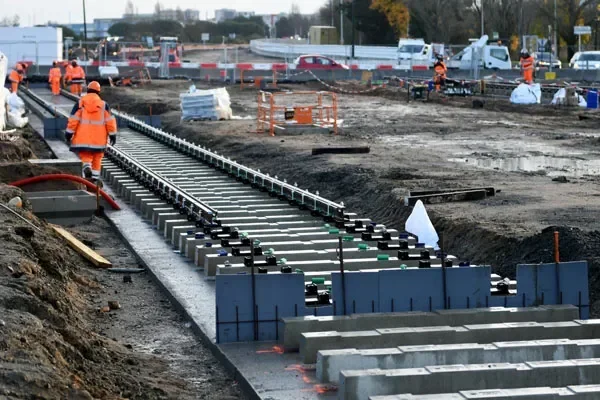 Image Les premiers rails posés
