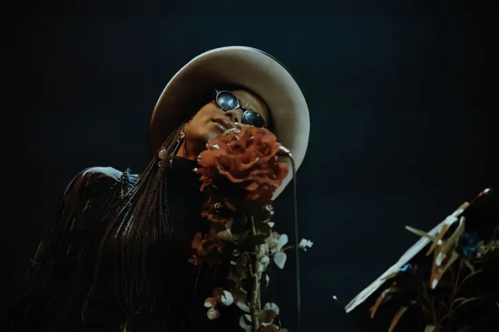 Une chanteuse blues.