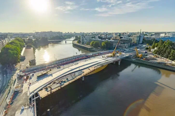 Vue du ciel du chantier du Pont Anne-de-Bretagne début juillet 2026.