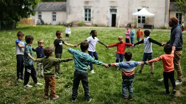 Chaque mercredi, des enfants des écoles Charles Lebourg, Villa Maria et Jonelière se retrouvent à l'Observatoire. © Romain Boulanger pour Nantes Métropole