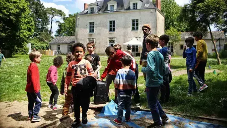 Le vaste jardin de l'Observatoire est un terrain de jeux idéal pour les enfants.