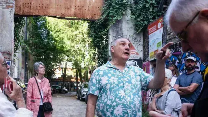 Le passage Douard est prétextes à évoquer la dynamique économique de Madeleine-Champ-de-Mars : « Le quartier paraît très calme, mais ça a toujours été un quartier industrieux, avec 400 entreprises recensées aujourd'hui ! » © Céline Jacq.