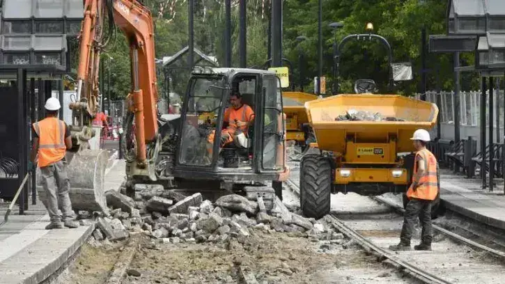 Après le quai de Versailles en 2023, les travaux de la ligne 2 se poursuivent entre le pont Saint-Mihiel et la place du Cirque © Rodolphe Delaroque.