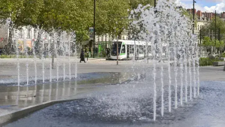 Huit fontaines, où les enfants pourront barboter, apporteront de l'animation et de la fraîcheur au cœur de l'été. © Thierry Mézerette