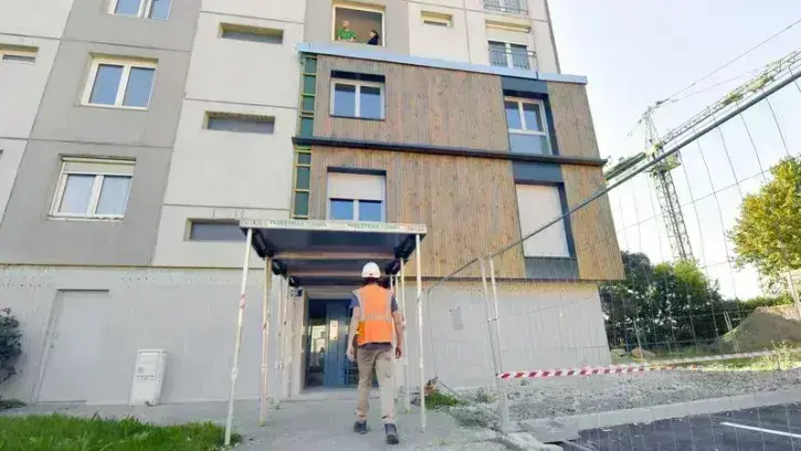 La résidence Montauban, quartier Moulin du Bois à Saint-Herblain. Pour améliorer la performance énergétique des logements, le bâtiment est habillé de façades à ossature bois, très isolantes. © Rodolphe Delaroque