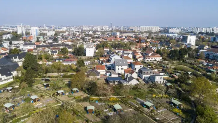 La modification du plan local d'urbanisme métropolitain vise à la fois à relancer la construction de logements et renforcer la protection du végétal, des sols vivants et de la biodiversité.  © Valéry Joncheray
