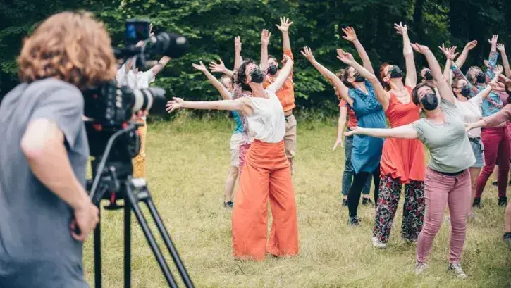 NGC 25 a transformé son spectacle participatif « Les 4 saisons #générations » en vidéo-danse pour le maintenir malgré la pandémie (photo © Ville de Bouguenais).