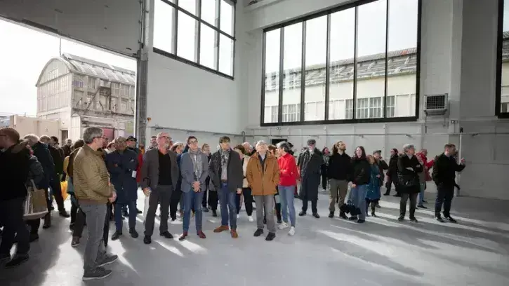 La route de Paris va se transformer dans les prochaines années. Parmi les premiers sites à entamer leur mutation : l'usine des Batignolles, dont les nefs sont réhabilitées pour servir d'écrin aux industries d'avenir.  © Ludovic Failler/Nantes Métropole.