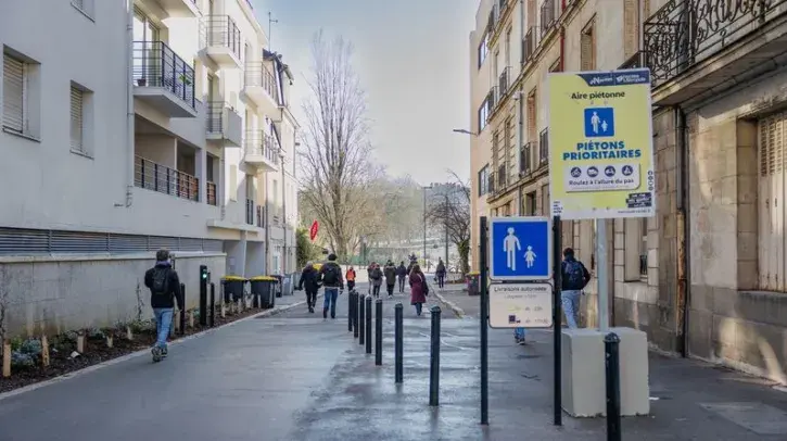 Après le quai de Versailles, d'autres rues du centre de Nantes seront rendues aux piétons en 2025, notamment la rue Maréchal-Joffre. © Garance Wester