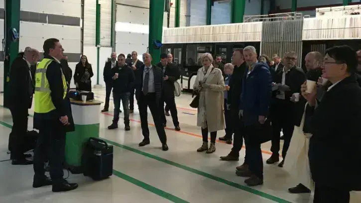 La délégation du comité bus de l'UITP a pu visiter la ligne 4 et le centre technique et d'exploitation de la Vertonne © Sarah Langenakens.