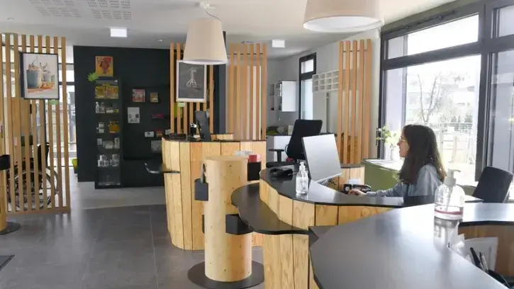 Après la livraison de nouvelles infrastructures d'accueil et techniques, les travaux en cours au Petit-Port consistent à réaménager le bar-restaurant et à créer un « espace aqualudique ».