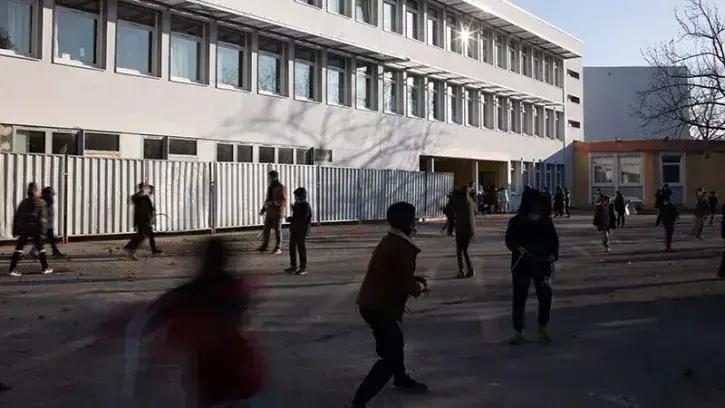 Les cours de l'école Alain Fournier, quartier Bellevue, ont également été désimperméabilisées et renaturées. 