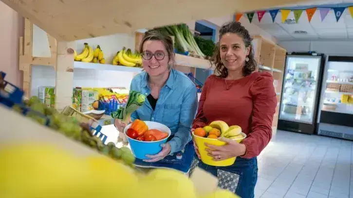 Cécile et Juliette, cogérantes de l'épicerie "Les mille fleurs du Colibri". © Patrick Garçon