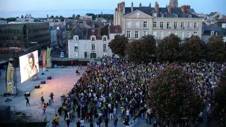 La fan zone, installée cour Saint-Pierre, pourra accueillir jusqu'à 12 000 supporters.  © Romain Boulanger pour Nantes Métropole