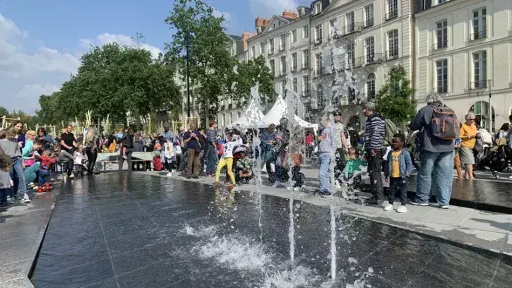 En période estivale, ces nouveaux espaces de jeux pour les enfants offriront un nouvel îlot de fraîcheur bienvenu au cœur de la ville. © Rodolphe Delaroque