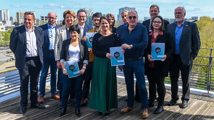 Johanna Rolland, accompagnée notamment des élus pilotes du Grand débat- Christelle Scuotto, Tristan Riom, Pascal Pras et Marie-Cécile Gessant - a présenté la feuille de route qui embarque 97 actions. © Thierry Mezerette