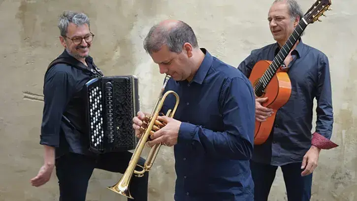 Le trio Lagrimas Azules, parmi les invités du concert de soutien aux victimes du séisme au Maroc © Estran Guidel