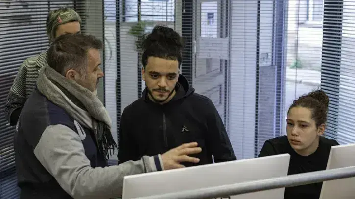 Les jeunes sont orientés et accompagnés par une équipe de travailleurs sociaux ©Loïc Gatteau
