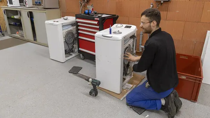 Si votre électroménager lâche, pensez à le faire réparer avant de le jeter. ©  Stephan Menoret