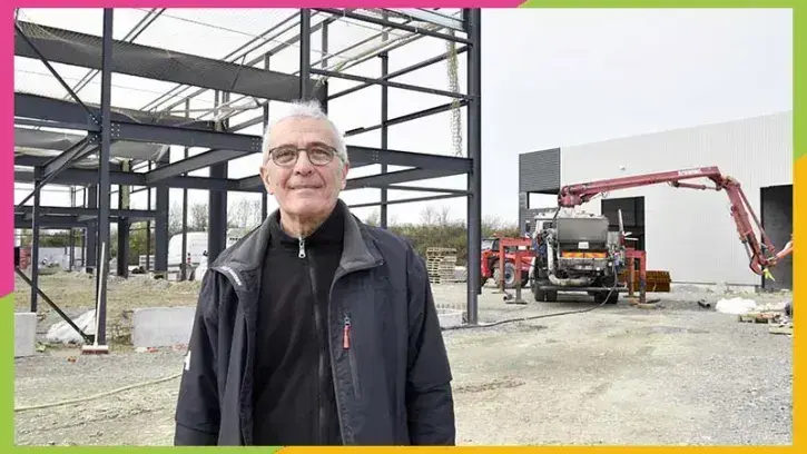 Bernard Vaillant, président de l'association ECSL, pendant le chantier du village artisanal du Landas à Saint-Jean-de-Boiseau. © Rodolphe Delaroque