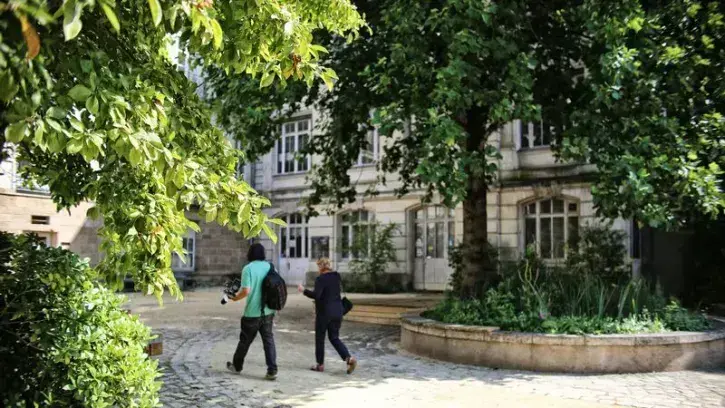 Le jardin aménagé dans la cour de l'ancienne école des beaux-arts de Nantes offre un nouvel espace de respiration aux habitants et aux touristes de passage.  © Romain Boulanger