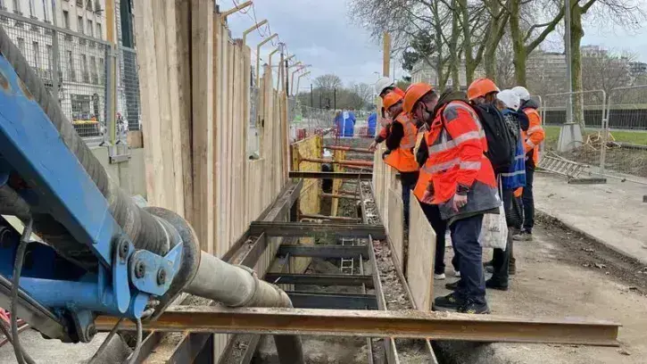 Visite guidée des travaux de rénovation du réseau d'eau potable du quai de la Fosse, le 10 décembre 2024.  © Nantes Métropole