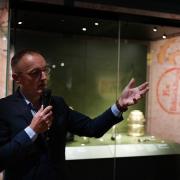 Bertrand Guillet, directeur du Musée d'histoire de Nantes, est l'un des trois commissaires de l'exposition en cours au château © Anne-Sophie Ply.